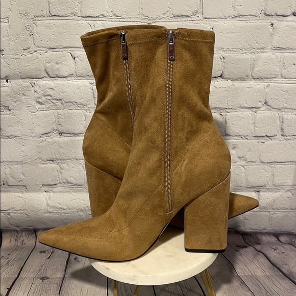 Marc Fisher MillaryTan Suede Ankle Boots Sz 11 - Picture 3 of 8